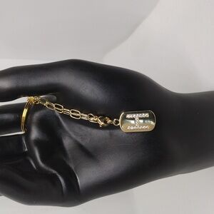 Elegant Gold Keychain with Stylish ‘H’ Pendant – Perfect Gift